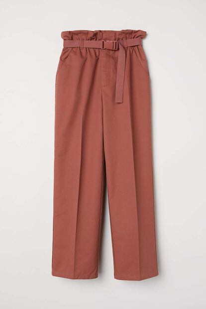 Pantalón abullonado también disponible en beige, de H&M (29,99 euros).