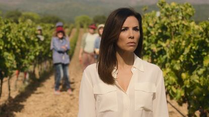 Eva Longoria, en una escena de 'Tierra de Mujeres', serie de Apple TV+ que produce y protagoniza.