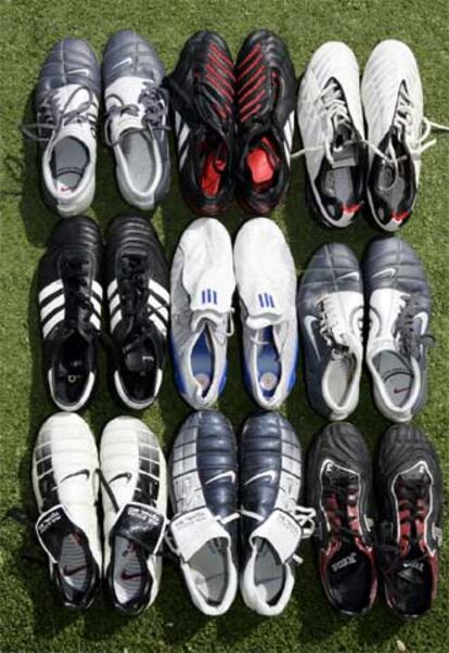 Botas de fútbol de Adidas y Nike, entre otras marcas.