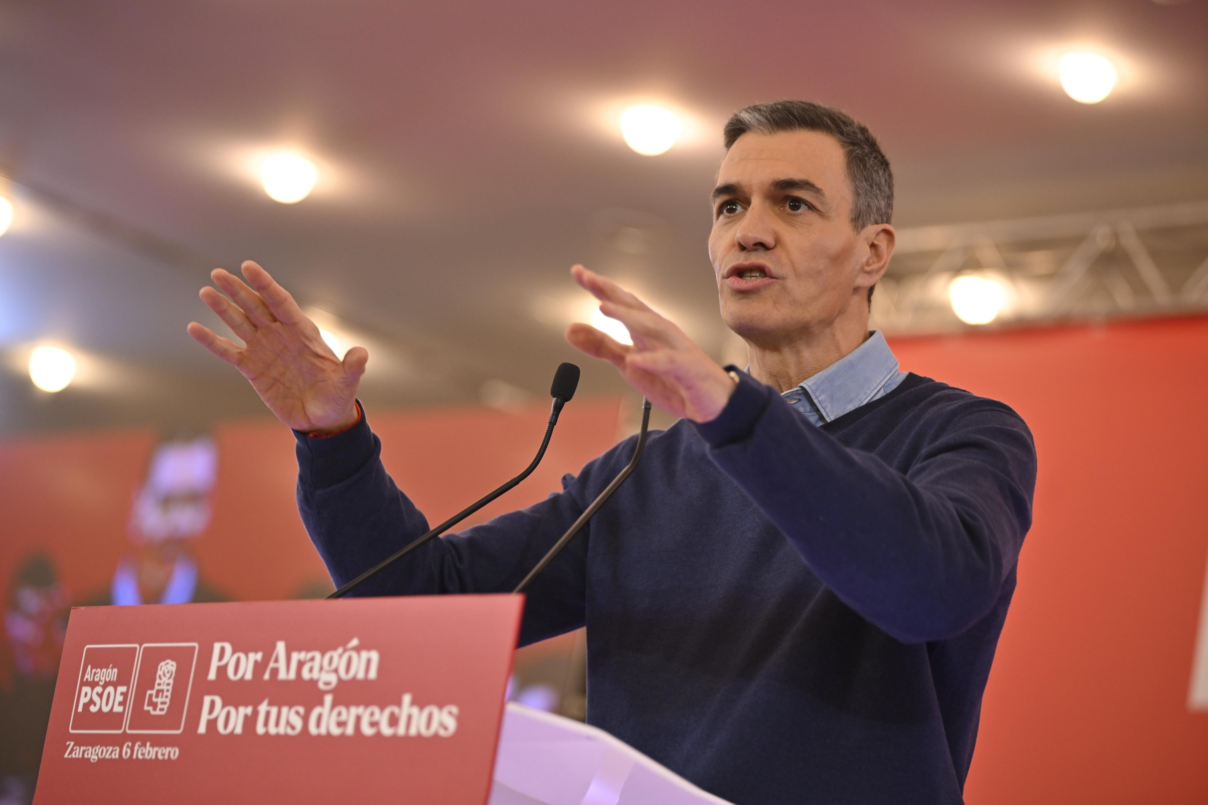 Governi affronta critiche, ma non crolla