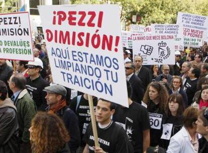 Movilización de estudiantes y profesionales de Medicina y Arquitectura, ayer en Madrid.