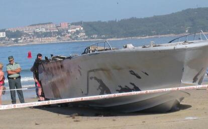 Lanzadera abandonada y quemada en A Lanzada el 15 de agosto de 2008.