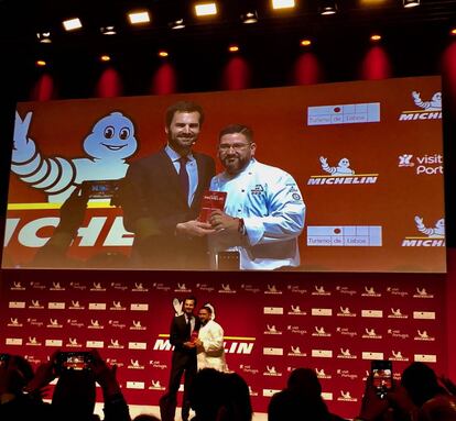 EL DIRECTOR INTERNACIONAL DE LA GUÍAS MICHELIN GWENDAL PUOLLENNEC, JUNTO CON EL CHEF DANI GARCÍA, EL NUEVO TRES ESTRELLAS / CAPEL