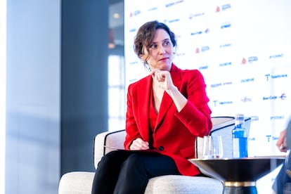 La presidenta de la Comunidad de Madrid, Isabel Díaz Ayuso, durante un desayuno informativo celebrado este lunes en Madrid.