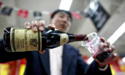 Las industrias del vino de la Unión Europea (UE) y de China han llegado a un acuerdo "amistoso" para resolver la disputa comercial que mantenían, después de que Pekín acusara a las empresas europeas de competencia desleal, informó hoy la Comisión Europea (CE). EFE/Archivo