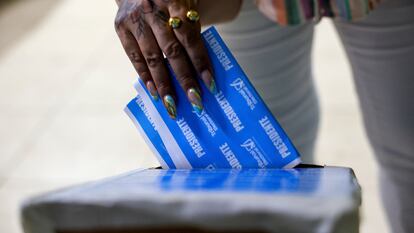 Las votaciones comenzaron este domingo en Panamá con la apertura de los centros electorales.