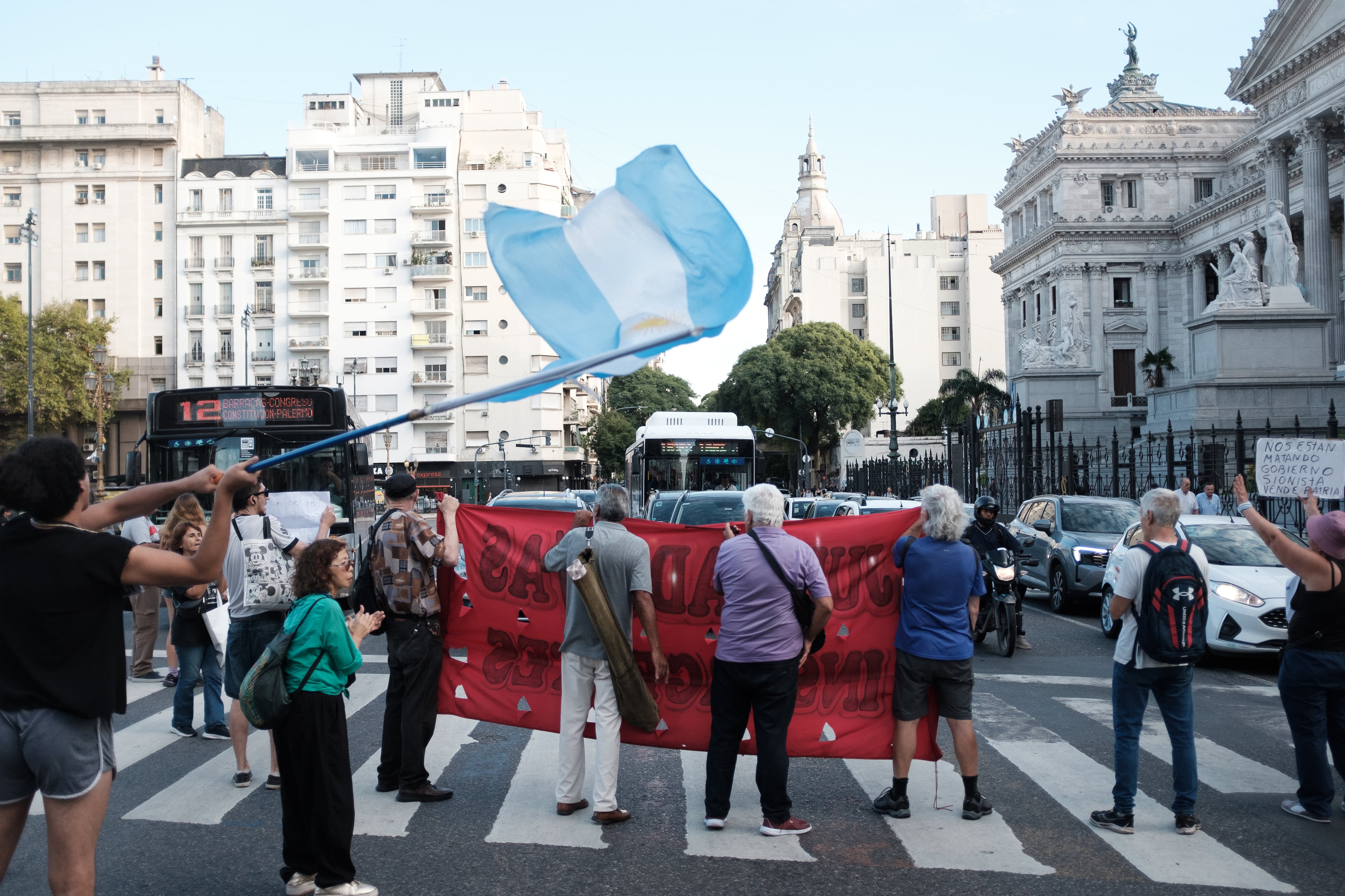 Una huelga de médicos profundiza la crisis del PAMI, la obra social más grande de Latinoamérica