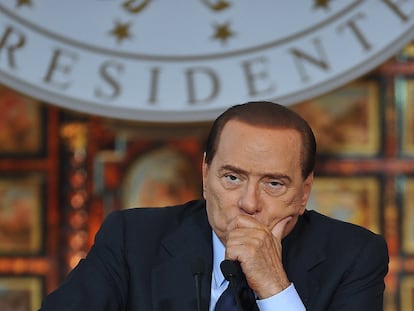El primer ministro italiano, Silvio Berlusconi, ayer durante una conferencia de prensa en Roma.