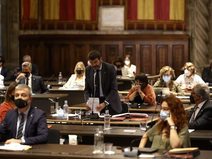 El teniente de alcalde de Seguridad del Ayuntamiento de Barcelona, Albert Batlle, durante el pleno sobre la gestión de los botellones.