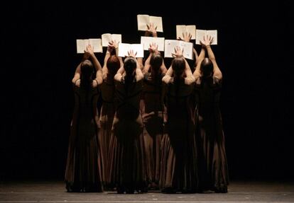 Las bailaoras representan una de las coreografías de la obra 'Yo, Carmen'.