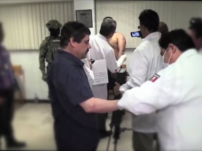 Joaquín Guzmán, durante un examen sanitario en la prisión de El Altiplano.