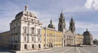 Exteriores del palacio de Mafra.