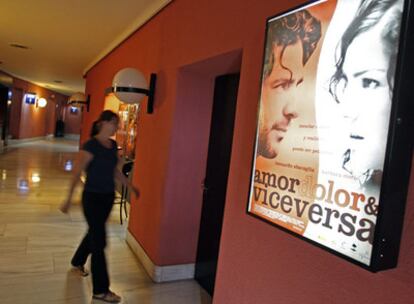 Entrada a una de las salas de los madrileños cines Luchana.