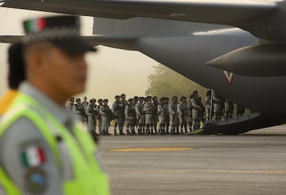 Tras la negociación entre Claudia Sheinbaum y Donald Trump, el Gobierno de México comenzó el despliegue de 10.000 soldados del Ejército y la Guardia Nacional en los más de 3.000 kilómetros de frontera compartida con Estados Unidos.