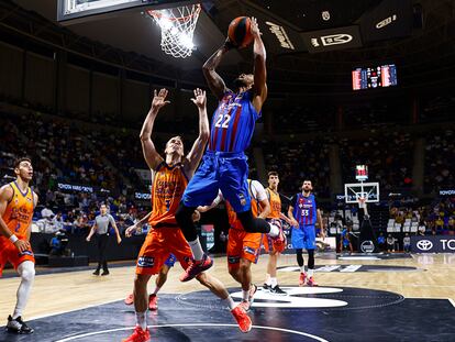 Higgins anota ante Prepelic. acbphoto