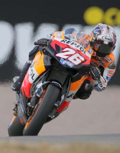 El español Dani Pedrosa sobre su Honda durante los entrenamientos de MotoGP en el circuito Sachsenrin.