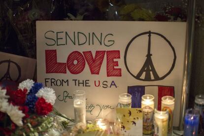 "Amor desde Estados Unidos", un mensaje que demuestra que la solidaridad con París traspasa continentes.