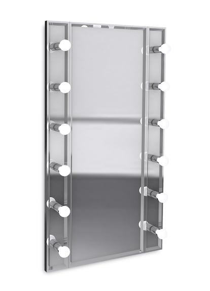 Un espejo fabricado a medida de Pujol Iluminación.