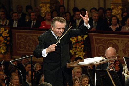 El letón Mariss Jansons ha dirigido a la Filarmónica de Viena con elegancia, alegría y precisión según la crítica.