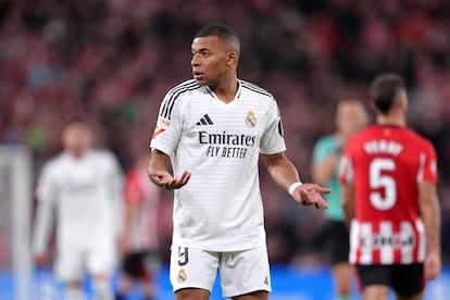 Mbappé, durante el partido contra el Athletic en San Mamés