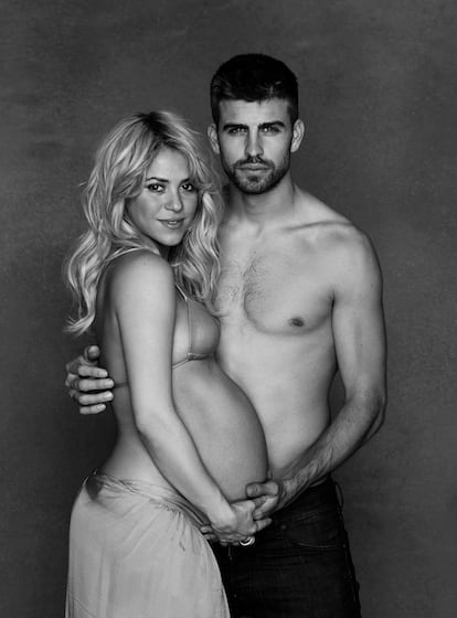 En diciembre de 2012, Shakira y Piqué lanzaron esta imagen semidesnudos en colaboración con Unicef, de la que la cantante es embajadora de buena voluntad. Estaban esperando el nacimiento de su primer hijo, un niño llamado Milan que llegaría al mundo el 22 de enero de 2013. Con la fotografía la pareja invitaba "a amigos y seguidores" a participar en su 'baby shower online' para comprar artículos de emergencia para niños en países en desarrollo.