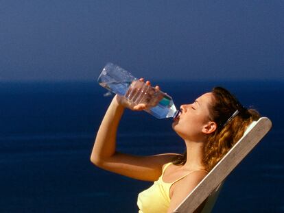 El exceso de agua puede tener consecuencias negativas en la piel.