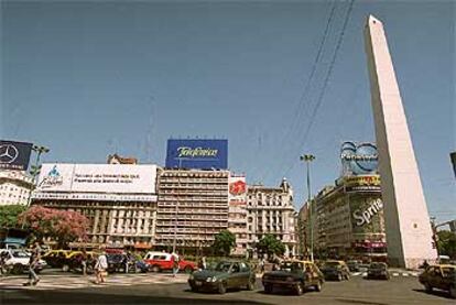 Las compañías españolas presentes en Buenos Aires mejoran resultados e intensifican sus reclamos publicitarios.