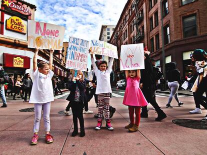 ¿Por qué los hombres heterosexuales feministas seguimos entre el pánico y el silencio?