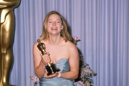 Jodie Foster no dejó que aquel traumático episodio definiese su vida ni su carrera: muy pocos años después, en 1989, recogió el primero de sus dos premios Óscar, que obtuvo por 'Acusados' y 'El silencio de los corderos'.