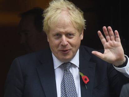 El primer ministro británico, Boris Johnson, este jueves a las puertas del 10 de Downing Street.