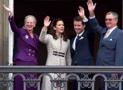 Margarita de Dinamarca, los príncipes herederos Mary y Federico, y el príncipe Enrique.