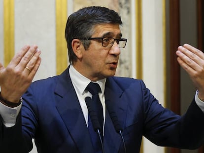 El presidente del Congreso, Patxi López, durante una rueda de prensa ofrecida el 12 de abril.