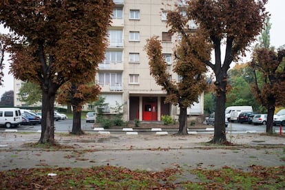 El vecindario Pont de Pierre en Bobigny. En este suburbio de la clase obrera de Par&iacute;s, hay de 4 a 7 veces m&aacute;s pisos peque&ntilde;os que grandes en el mercado. Los pisos grandes son m&aacute;s escasos, cuestan m&aacute;s por metro cuadrado en comparaci&oacute;n con los m&aacute;s peque&ntilde;os. Pero lo contrario es cierto. Parece que el mercado de viviendas est&aacute; roto.