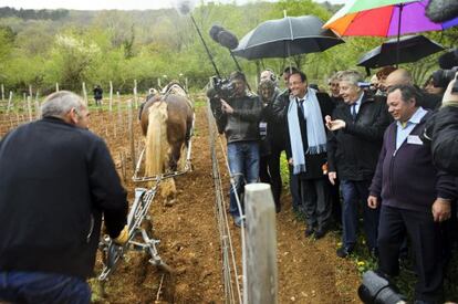 El candidato socialista, François Hollande, de visita de campaña a Bensançon.