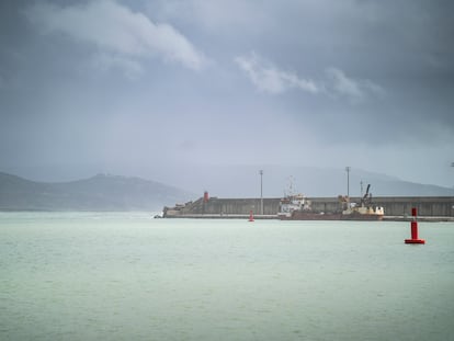 Lugar donde la zódiac de la Guardia Civil fue arrollada por una narcolancha, matando a dos de los agentes que la tripulaban, en una imagen tomada este sábado.