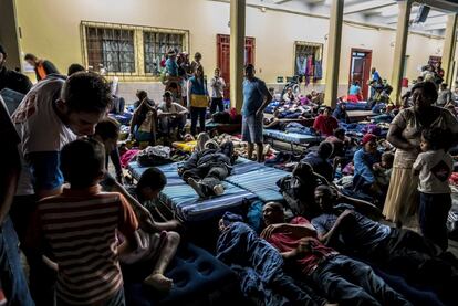 Unas 800 personas salieron el pasado 13 de octubre de la terminal de autobuses de San Pedro Sula (Honduras) hacia Estados Unidos. Cuatro días más tarde, la casa del migrante de Ciudad de Guatemala estaba desbordada de migrantes.