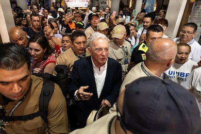 Álvaro Uribe Vélez en una misa en Medellín, Colombia, el 27 de julio de 2025.