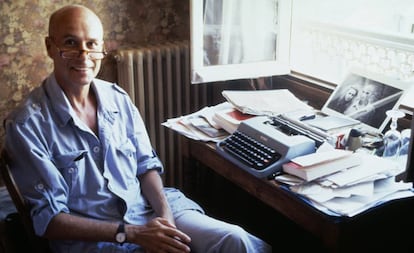 Gabriel Matzneff, en el hotel Taranne, en Saint-Germain-des-Prés, París, en una foto sin fechar.