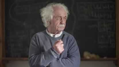 Más enfocado al lado científico, este documental se mete dentro de la mente de Einstein y sus teorías e ideas, revolucionarias, y que han cambiado la humanidad en todos sus ámbitos, mediante procesos utilizados en el mundo de la tecnología. 