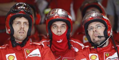 Técnicos de Ferrari durante el Gran Premio de Australia.