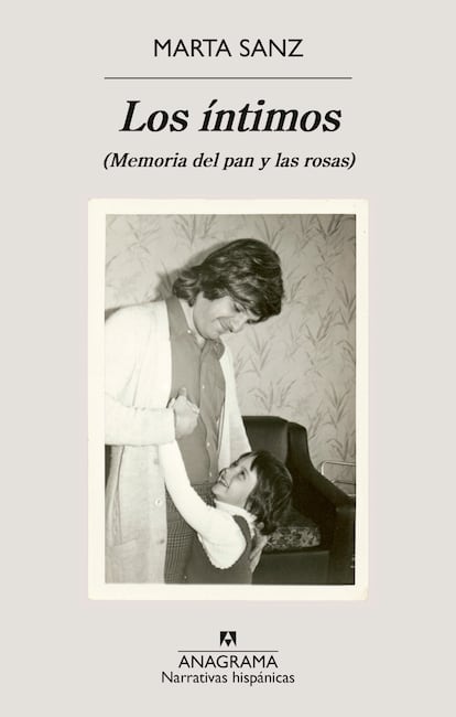 Portada de 'Los íntimos (Memoria del pan y las rosas)', de Marta Sanz. EDITORIAL ANAGRAMA