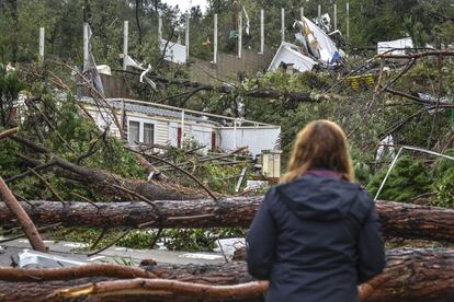 Una niña de 7 años, una mujer de 35 años y un hombre de 44 años han resultado heridas por los destrozos en el camping Aqua Alba de Gualba (Barcelona) provocados por el temporal de lluvia y viento, que ha desplazado varias caravanas.