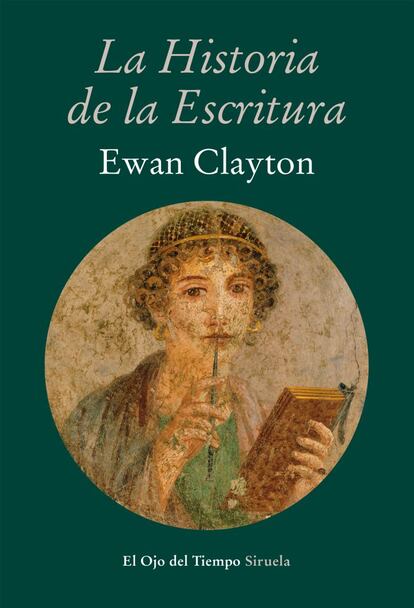 Hay muchos libros llamados Historia de la escritura que recorren todos los procedimientos usados para registrar las palabras, del cuneiforme a los caracteres chinos. Pero éste tiene un objetivo más restringido, y mucho más ambicioso: la evolución del alfabeto latino desde los grafitis pompeyanos hasta la imprenta, desde el pincel y la pluma hasta los píxeles. La perspectiva del británico Ewan Clayton es muy especial. Calígrafo de profesión, aprendió a tallar letras sobre piedra, pasó años de su vida como monje, recreando las tareas de sus antecesores copistas; y llegó a ser consultor para Rank Xerox. Esta perspectiva única, la comprensión integral de qué constituye el acto de la escritura, unido al manejo sensible de una bibliografía riquísima, hace de esta obra una joya. Ilustrará a quienes se interesen por las inscripciones monumentales y los manuscritos medievales, pero también a quienes quieran conocer la evolución de la imprenta o la tipografía digital. En un momento como el actual, en el que se discute incluso la pertinencia de enseñar la letra manuscrita a los niños (pretendiendo que bastaría con hacerles usar un teclado), la obra de Clayton explica el valor de la caligrafía: no el arte de escribir con florituras, sino como herramienta y expresión personal de los ciudadanos. PINCHA BAJO ESTAS LÍNEAS para leer la reseña completa de JOSÉ ANTONIO MILLÁN