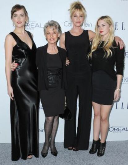 Dakota Johnson, Tippi Hedren, Melanie Griffith y Stella Banderas, en los premios Elle celebrados este lunes.