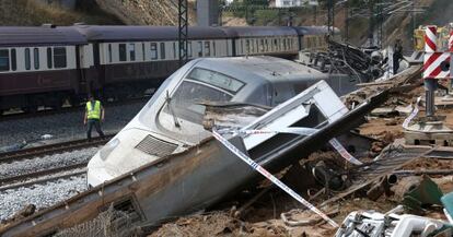 Imagen del tren siniestrado en Santiago.