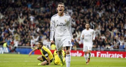 Bale celebrando su primer gol en el partido de liga entre Real Madrid y Sevilla en el Bernab&eacute;u.  