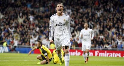 Bale celebrando su primer gol en el partido de liga entre Real Madrid y Sevilla en el Bernabéu.