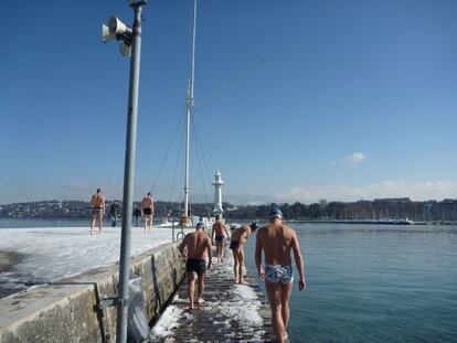 Baño invernal en Bains des Pasquis, en Ginebra.