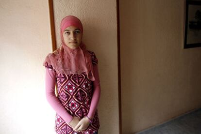 La familia de Najwa anuncia que volverá hoy a clase con el <i>hiyab. </i>