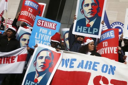 Los trabajadores del sector de comida rápida piden ayuda a Obama para que mejore su situación.